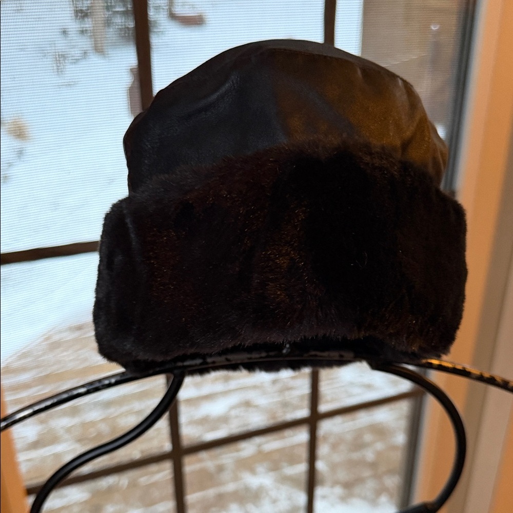 Wilsons Leather Unisex Sz. M Elegant Black Fur Hat